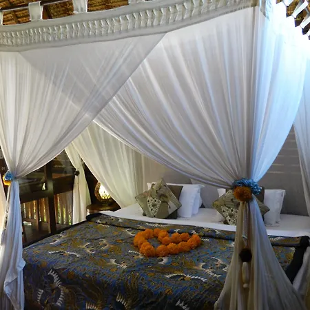 Cili Emas Oceanside Resort
