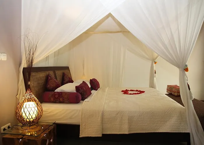 Cili Emas Oceanside Resort