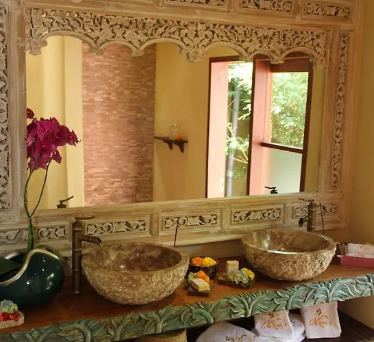 Cili Emas Oceanside Resort Tejakula