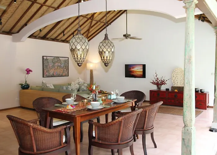 Cili Emas Oceanside Resort