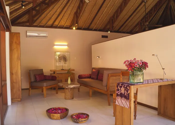 Cili Emas Oceanside Resort