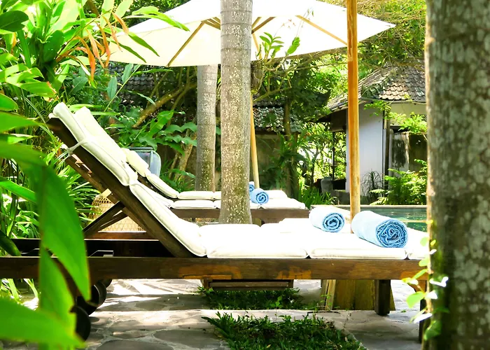Cili Emas Oceanside Resort